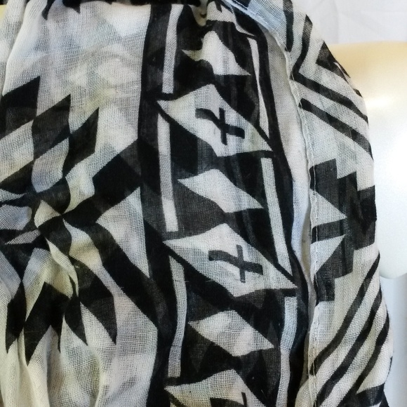 Charlotte Russe Infinity Scarf - Picture 2 of 4